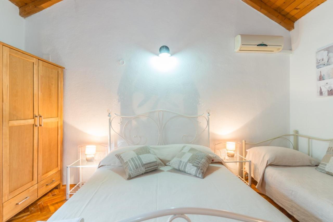 Apartmani Bugenvilija Brbinj ภายนอก รูปภาพ