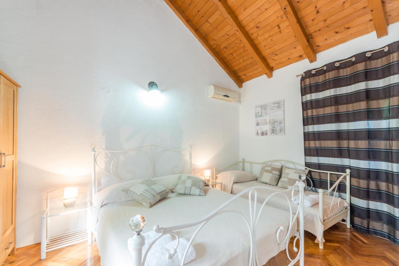 Apartmani Bugenvilija Brbinj ภายนอก รูปภาพ