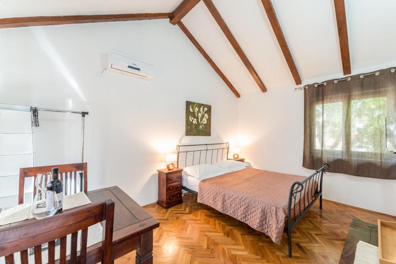 Apartmani Bugenvilija Brbinj ภายนอก รูปภาพ