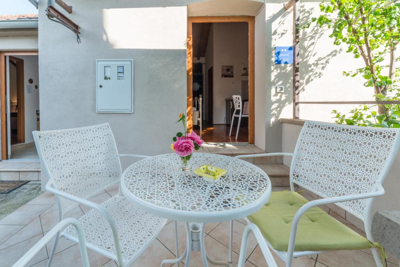 Apartmani Bugenvilija Brbinj ภายนอก รูปภาพ