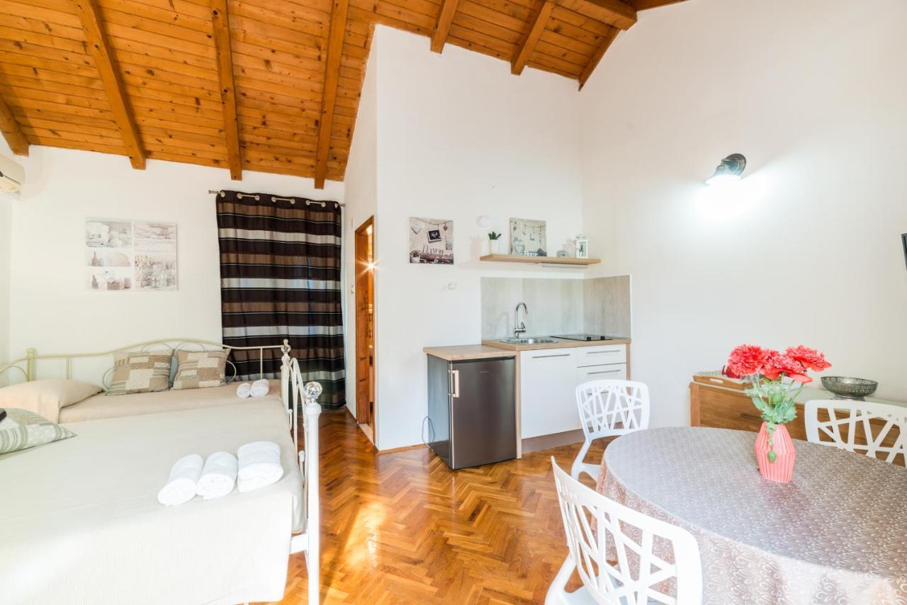 Apartmani Bugenvilija Brbinj ภายนอก รูปภาพ