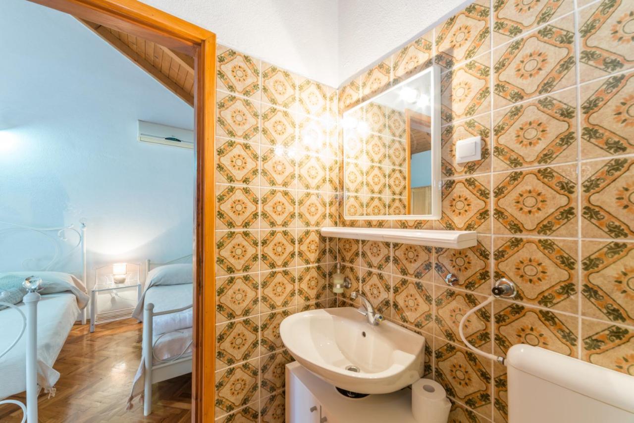 Apartmani Bugenvilija Brbinj ภายนอก รูปภาพ