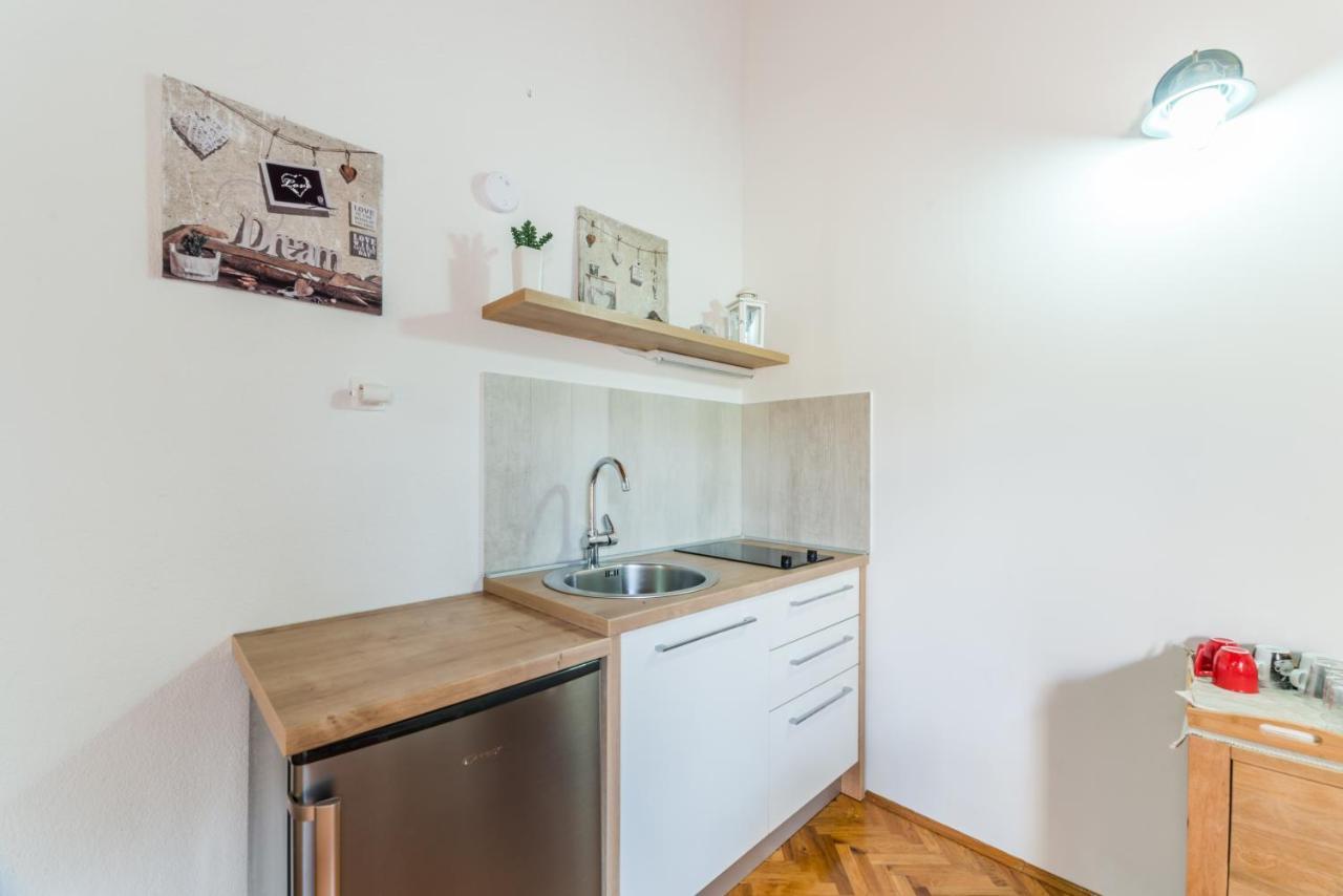 Apartmani Bugenvilija Brbinj ภายนอก รูปภาพ